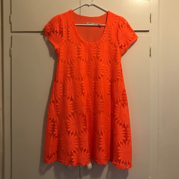 Kimchi Blue Dresses & Skirts - Bright orange daisy dress cute!
